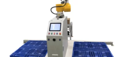 Cobot Palettierer mit automatischer Palettenbestückung von alpha pack GmbH